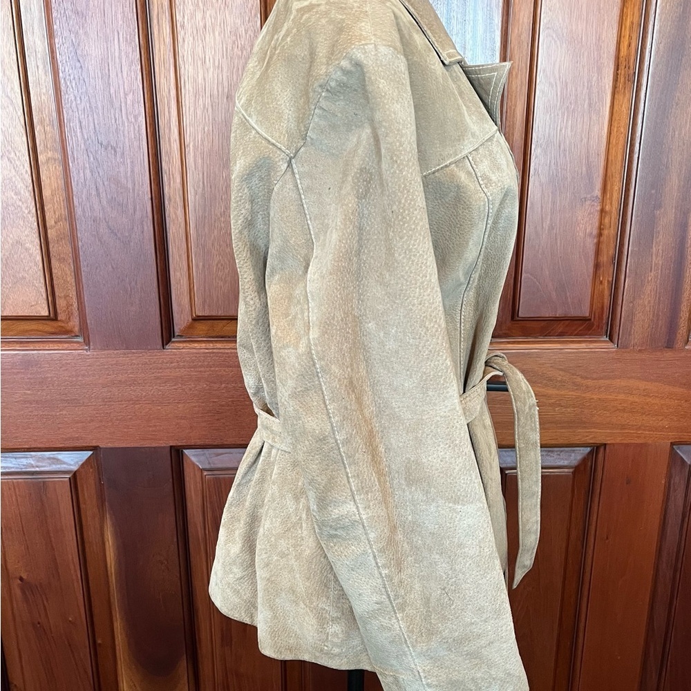Wilsons Leather Women's Tan Suede Belted Jacket - Picture 3 of 9
